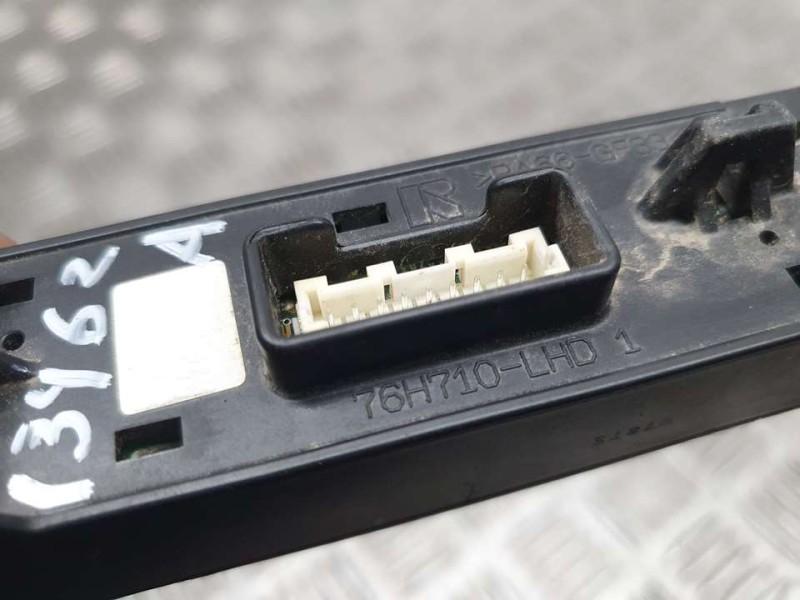 Recambio de modulo electronico para lexus is 300h referencia OEM IAM 76H710LHD  