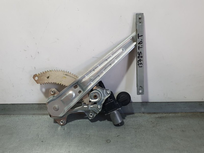 Recambio de elevalunas trasero derecho para nissan micra v (k14) acenta referencia OEM IAM 827205FA0A 2 PINS ELECTRICO