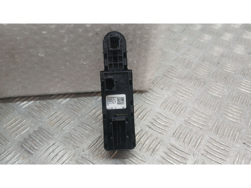 Recambio de mando elevalunas delantero izquierdo para peugeot 208 ii (ub_, up_, uw_, uj_) 1.2 puretech 100 referencia OEM IAM 96