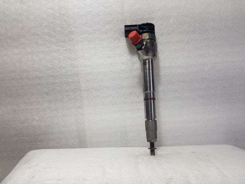 Recambio de inyector para volkswagen t-roc bluemotion referencia OEM IAM 05L130277E 0445110835 BOSCH