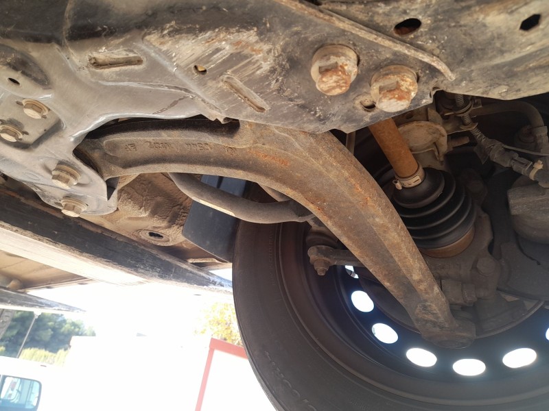 Recambio de brazo suspension inferior delantero izquierdo para ford ka (ru8) 1.2 referencia OEM IAM 1639574  