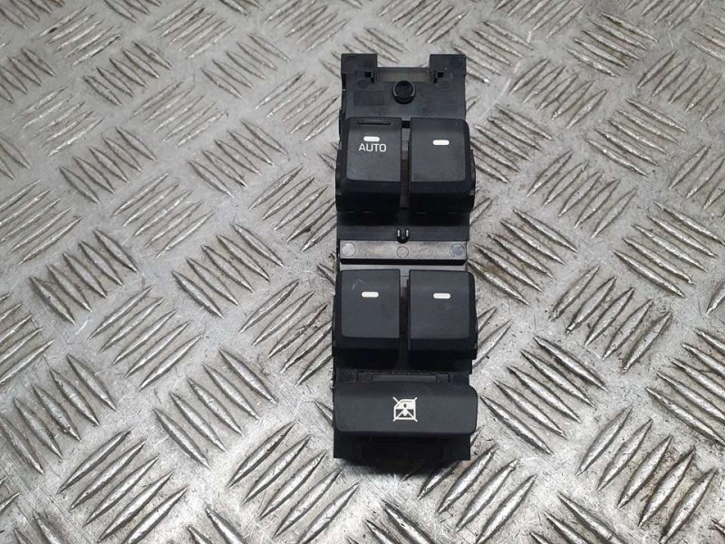 Recambio de mando elevalunas delantero izquierdo para hyundai i20 active klass active bluedrive referencia OEM IAM 299134517  