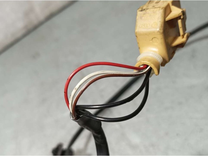 Recambio de retrovisor derecho para audi a4 avant (8e) 2.5 tdi referencia OEM IAM 8E1858532AA  ELECTRICO 5 CABLES SIN REFERENICA