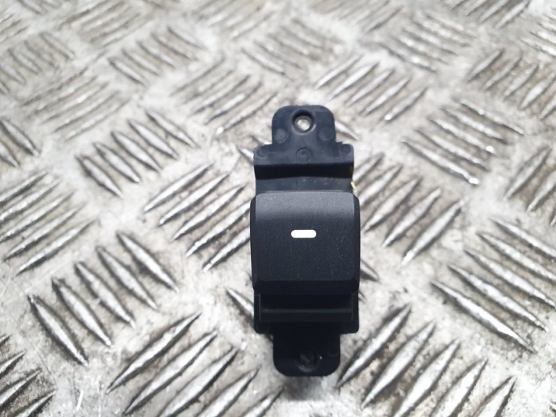 Recambio de mando elevalunas trasero derecho para hyundai i20 active klass active bluedrive referencia OEM IAM 93580C7020  