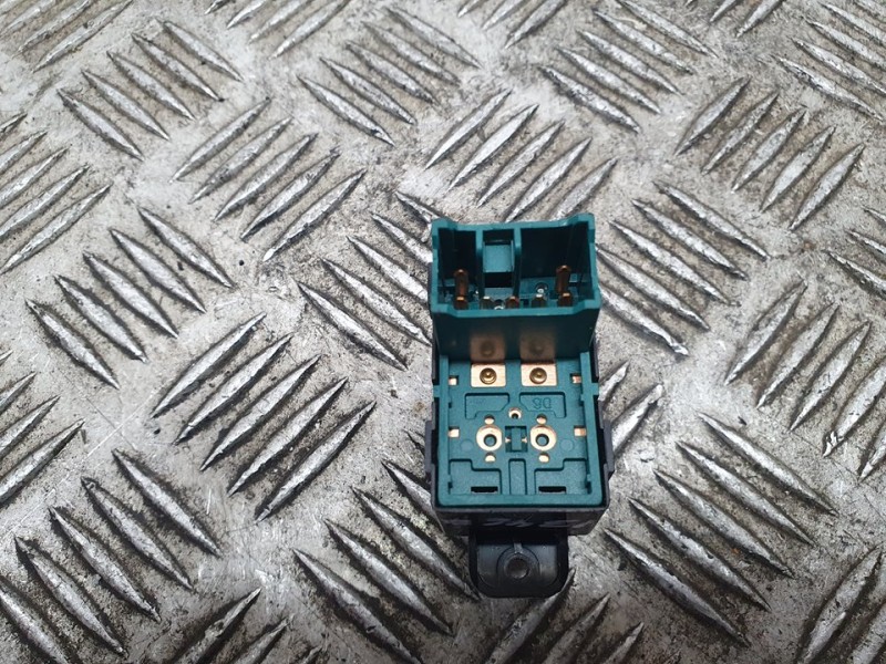 Recambio de mando elevalunas trasero derecho para hyundai i20 active klass active bluedrive referencia OEM IAM 93580C7020  