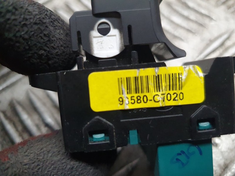 Recambio de mando elevalunas trasero derecho para hyundai i20 active klass active bluedrive referencia OEM IAM 93580C7020  