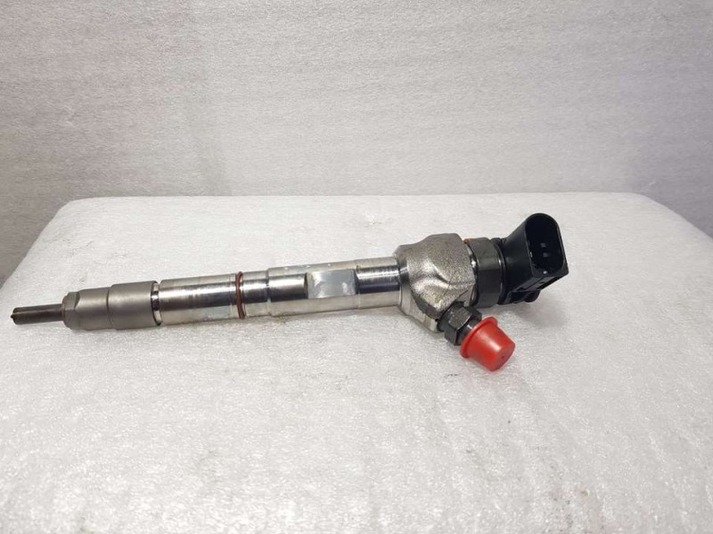 Recambio de inyector para volkswagen t-roc bluemotion referencia OEM IAM 05L130277E 0445110835 BOSCH