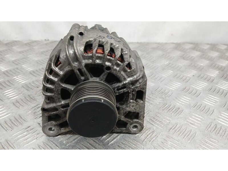 Recambio de alternador para dacia duster ambiance 4x4 referencia OEM IAM 231003831R VALEO 2607395C
