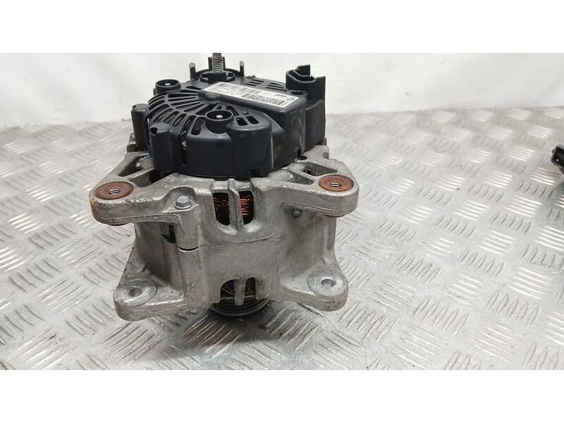 Recambio de alternador para dacia duster ambiance 4x4 referencia OEM IAM 231003831R VALEO 2607395C