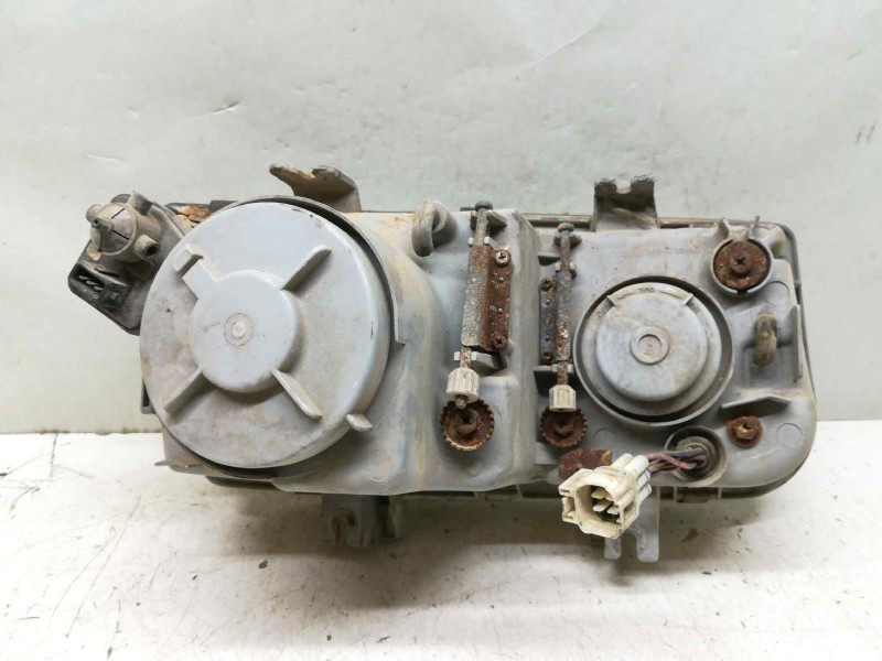 Recambio de faro izquierdo para tata safari referencia OEM IAM   