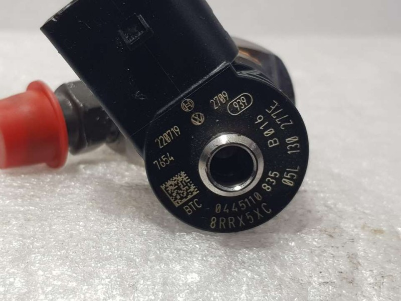 Recambio de inyector para volkswagen t-roc bluemotion referencia OEM IAM 05L130277E 0445110835 BOSCH