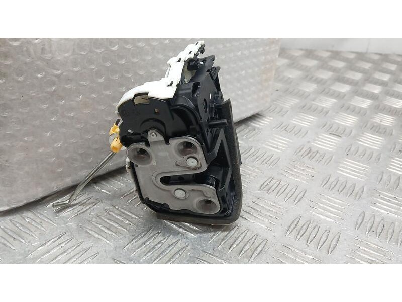 Recambio de cerradura puerta trasera derecha para mg zs 1.0 vti referencia OEM IAM 10845783  16896908