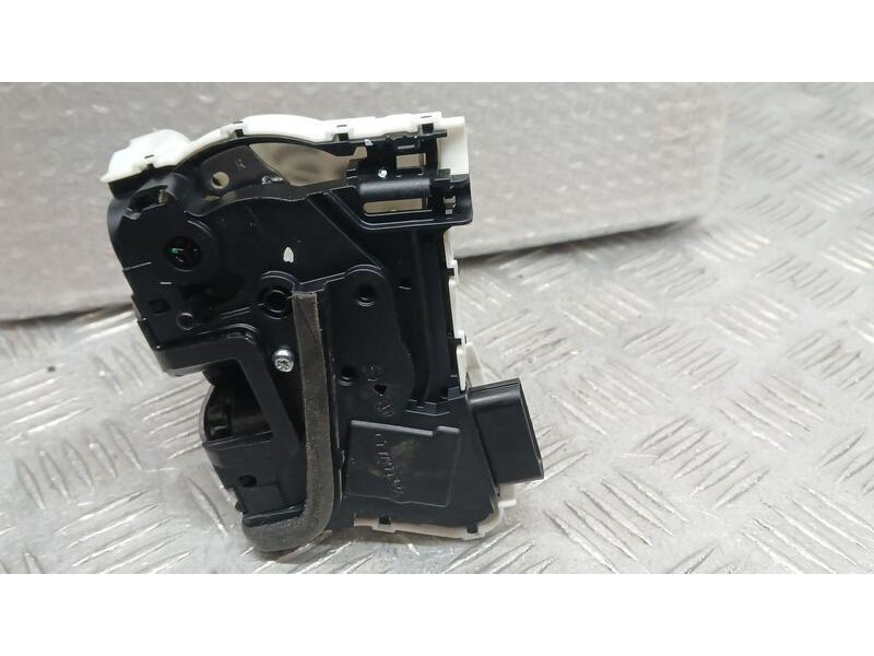 Recambio de cerradura puerta trasera derecha para mg zs 1.0 vti referencia OEM IAM 10845783  16896908