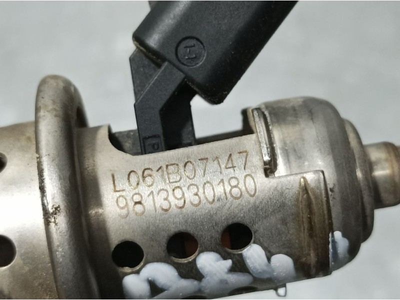 Recambio de inyector adblue para peugeot rifter active standard referencia OEM IAM 9813930180  