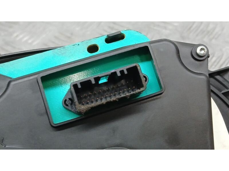 Recambio de cuadro instrumentos para dacia duster ambiance 4x4 referencia OEM IAM 248100026R  