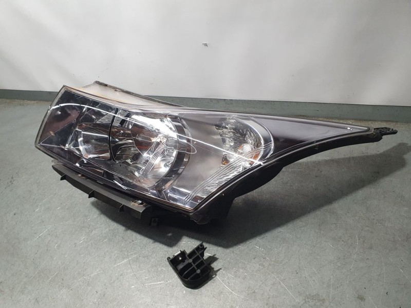 Recambio de faro izquierdo para chevrolet cruze lt referencia OEM IAM 42371137  PATA ROTA