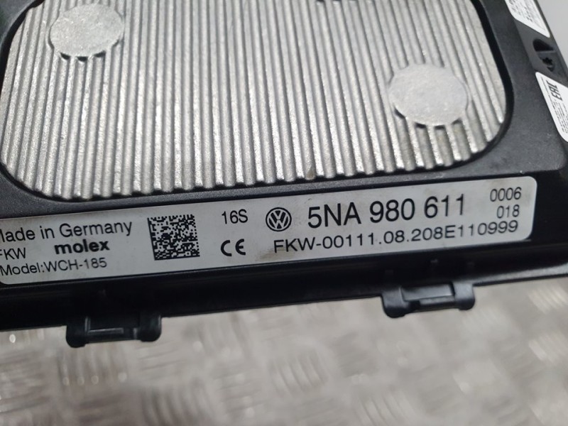 Recambio de cargador inductivo para seat leon (kl1) style referencia OEM IAM 5NA980611  