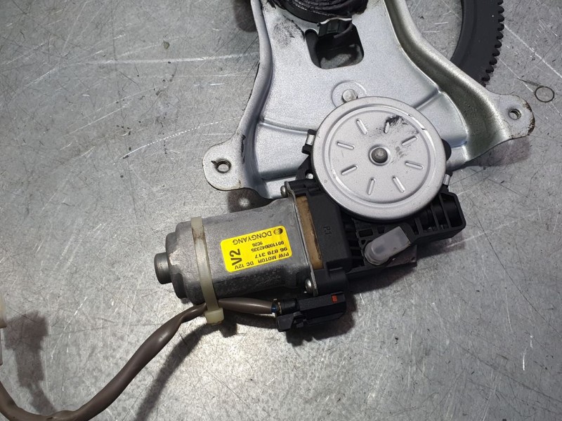 Recambio de elevalunas delantero derecho para chevrolet aveo ls referencia OEM IAM 96870317 1100042335 DONGYANG ELECTRICO 2 PINS