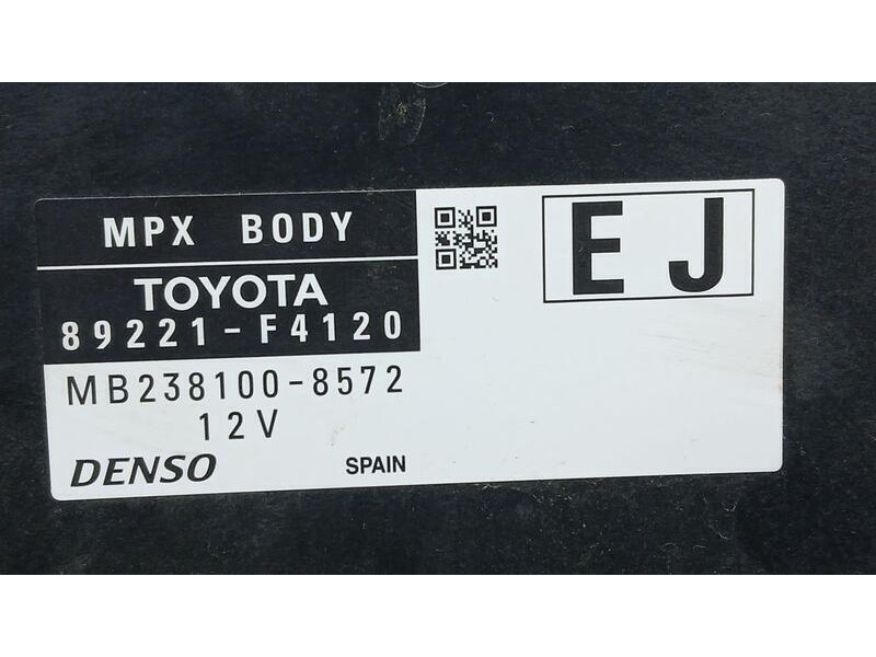 Recambio de caja reles / fusibles para toyota c-hr hybrid advance referencia OEM IAM 89221F4120 DENSO 2381008572