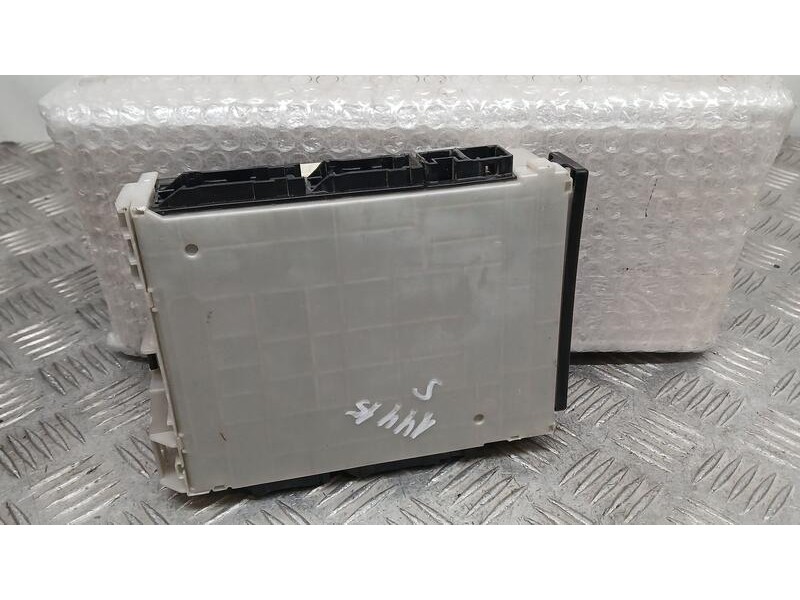 Recambio de caja reles / fusibles para toyota c-hr hybrid advance referencia OEM IAM 89221F4120 DENSO 2381008572