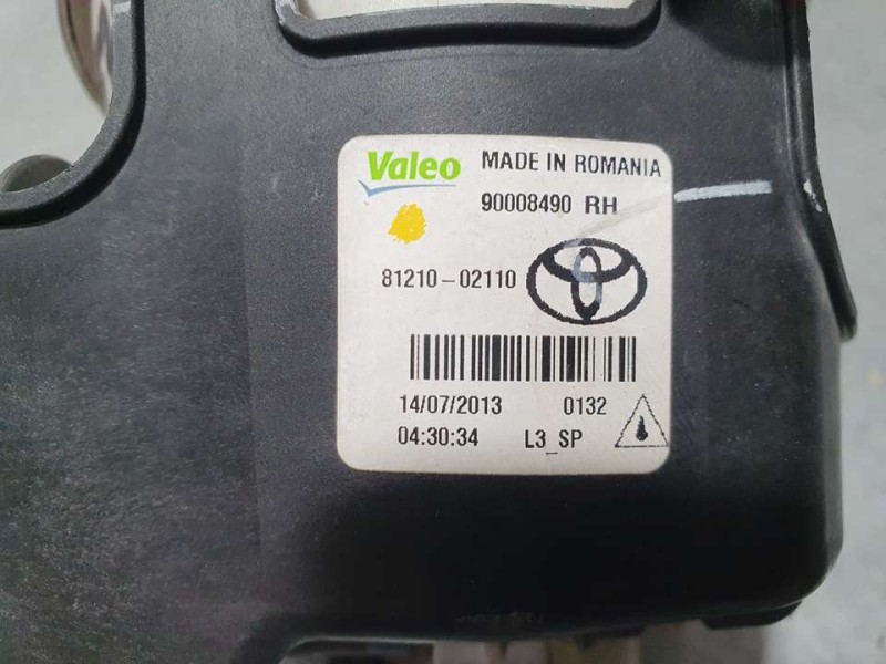 Recambio de faro antiniebla derecho para toyota yaris active referencia OEM IAM 8121002110 90008490 VALEO PATA ROTA