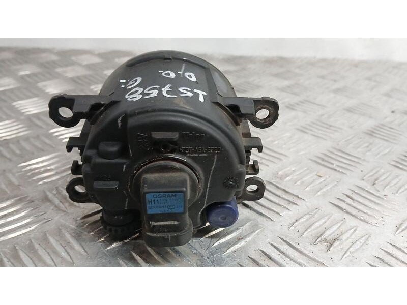 Recambio de faro antiniebla derecho para dacia duster ambiance 4x4 referencia OEM IAM 8200074008 VALEO 89202503