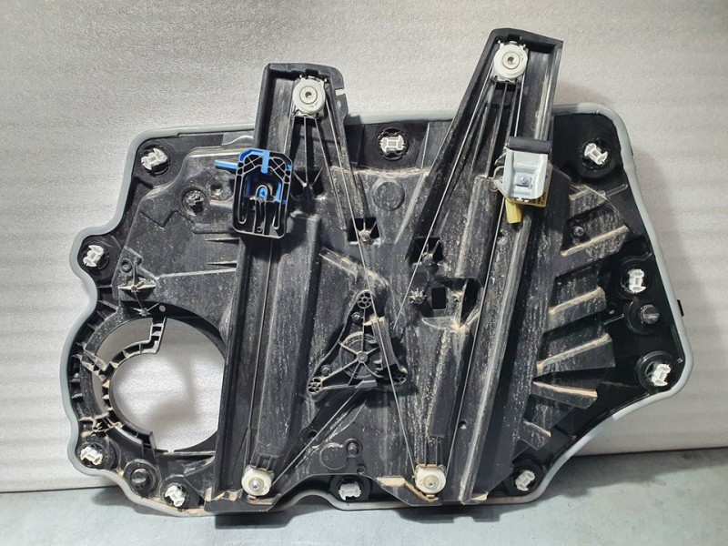 Recambio de elevalunas delantero izquierdo para ford fiesta (ce1) trend referencia OEM IAM H1BBA23201CD C56809104 ELECTRICO 6 PI