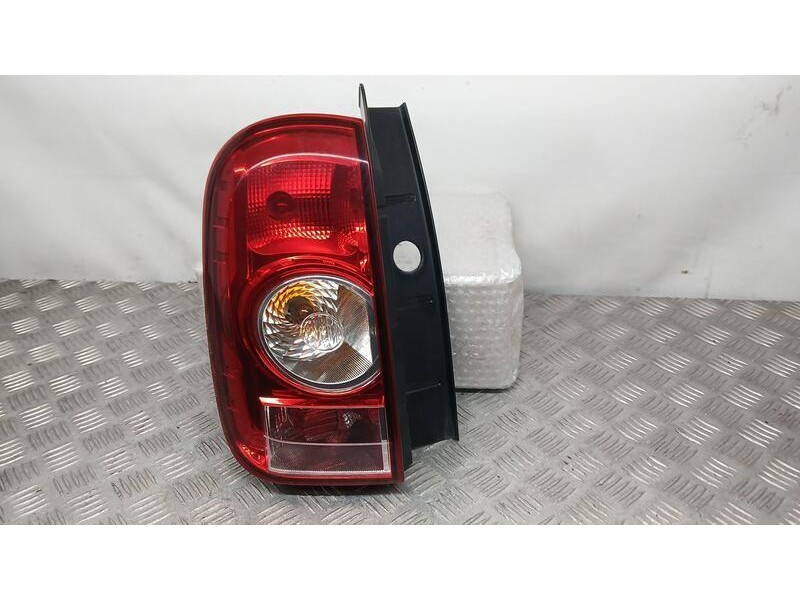 Recambio de piloto trasero izquierdo para dacia duster ambiance 4x4 referencia OEM IAM 265555684R  