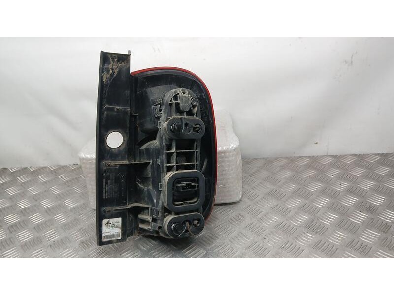 Recambio de piloto trasero izquierdo para dacia duster ambiance 4x4 referencia OEM IAM 265555684R  