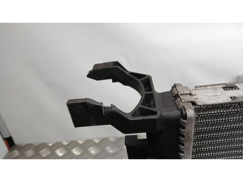 Recambio de radiador agua para dacia duster ambiance 4x4 referencia OEM IAM 8200880550 TOCADO VER FOTOS M144688B