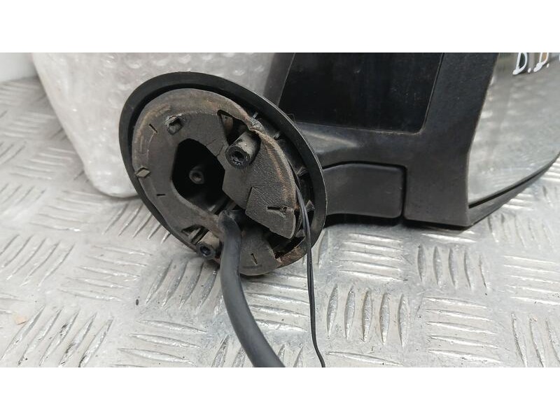 Recambio de retrovisor derecho para dacia duster ambiance 4x4 referencia OEM IAM 963015207R ELECTRICO 5 CABLES Y CLAVIJA CORTADA