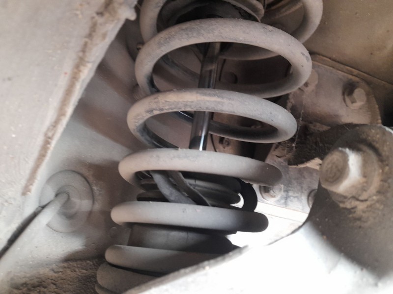 Recambio de amortiguador delantero izquierdo para nissan primera (p11) 2.0 td referencia OEM IAM 561102F025  