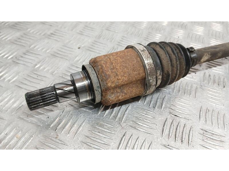 Recambio de transmision trasera derecha para dacia duster ambiance 4x4 referencia OEM IAM 8200939996  