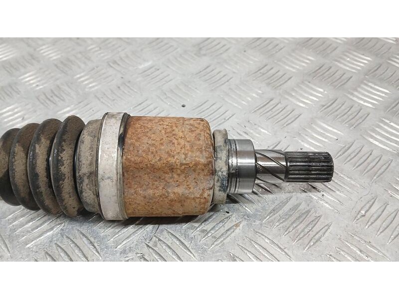 Recambio de transmision trasera izquierda para dacia duster ambiance 4x4 referencia OEM IAM 8200939996  