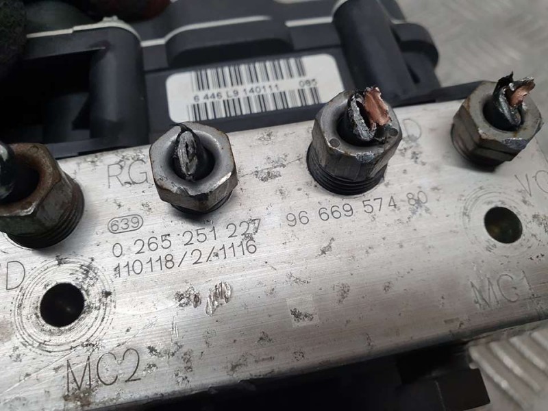 Recambio de abs para peugeot 308 cc (2009) sport pack referencia OEM IAM 9666957480 0265251227 BOSCH