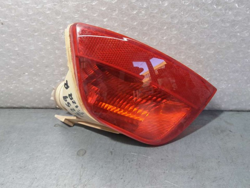 Recambio de piloto trasero izquierdo paragolpes para ford focus berlina (cak) ambiente referencia OEM IAM 1M5115501A  IZQUIERDO