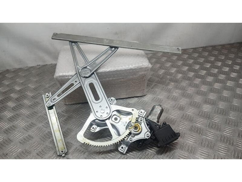 Recambio de elevalunas delantero derecho para toyota avensis (t27) advance referencia OEM IAM 8571005051 ELECTRICO 10 PINS BROSE