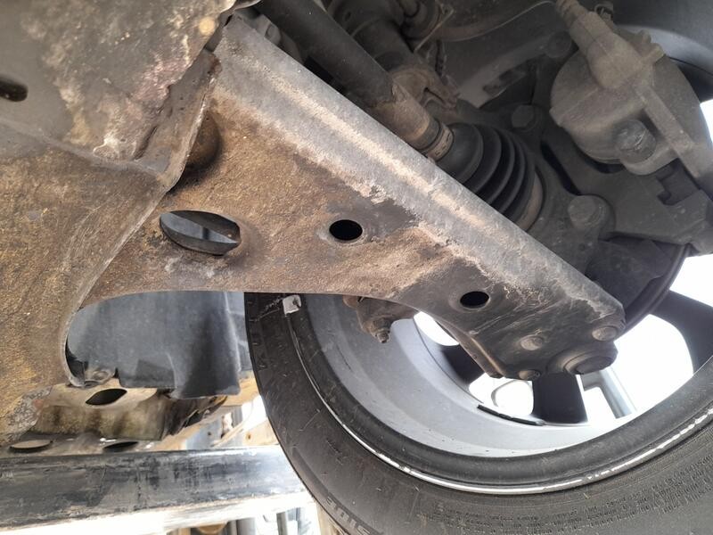 Recambio de brazo suspension inferior delantero izquierdo para opel corsa e (x15) 1.4 (08, 68) referencia OEM IAM 13426552  