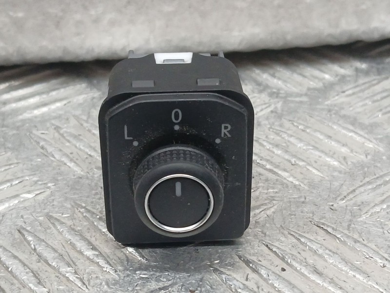 Recambio de mando retrovisor para volkswagen polo vi (aw1, bz1, ae1) 1.6 tdi referencia OEM IAM 2G0959565D  