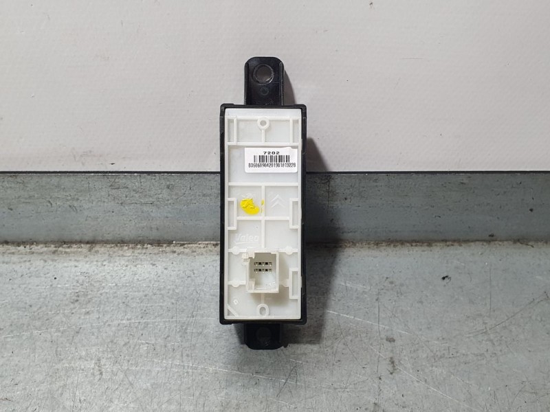 Recambio de mando multifuncion para peugeot 208 style referencia OEM IAM 98097243XU01 1904241036 VALEO