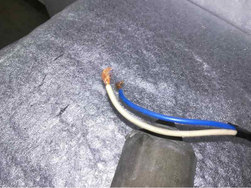 Recambio de elevalunas delantero derecho para seat ronda ronda gl p    (d) referencia OEM IAM 0130831002 2 CABLES ELECTRICO 