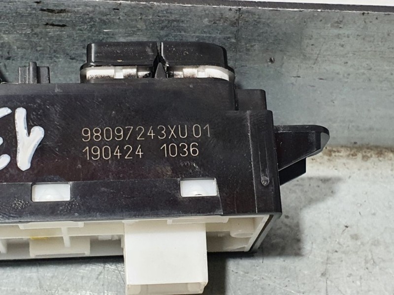 Recambio de mando multifuncion para peugeot 208 style referencia OEM IAM 98097243XU01 1904241036 VALEO
