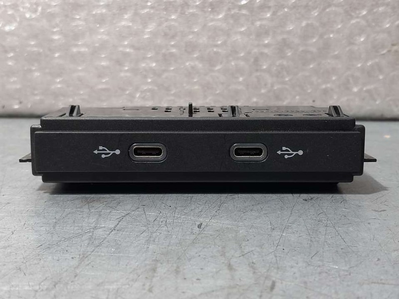 Recambio de conexion usb/aux para volkswagen tiguan advance bmt referencia OEM IAM 5NA035736  