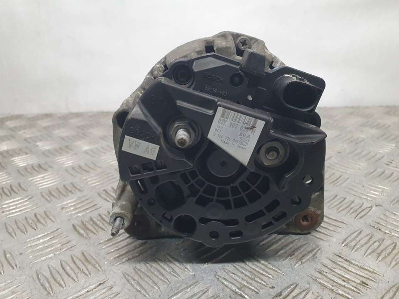 Recambio de alternador para volkswagen polo (9n1) trendline referencia OEM IAM 037903025M 0124325013 BOSCH