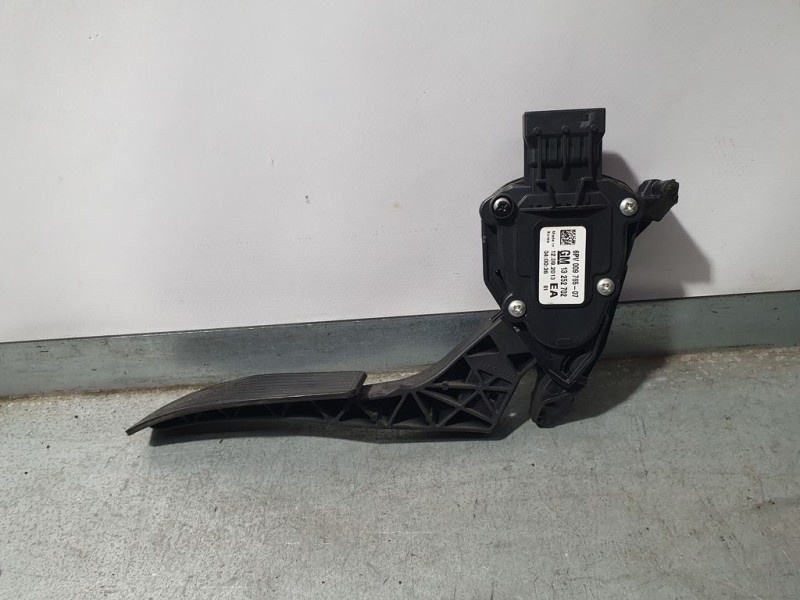 Recambio de potenciometro pedal para chevrolet cruze lt referencia OEM IAM 13252702 6PV00976507 GM