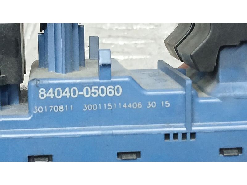 Recambio de mando elevalunas delantero izquierdo para toyota avensis (t27) advance referencia OEM IAM 8404005060  30170811