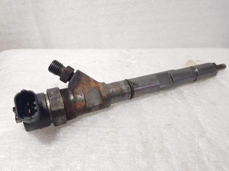 Recambio de inyector para hyundai h 1 starex h 1 starex td referencia OEM IAM 338004A120 0445110186 BOSCH