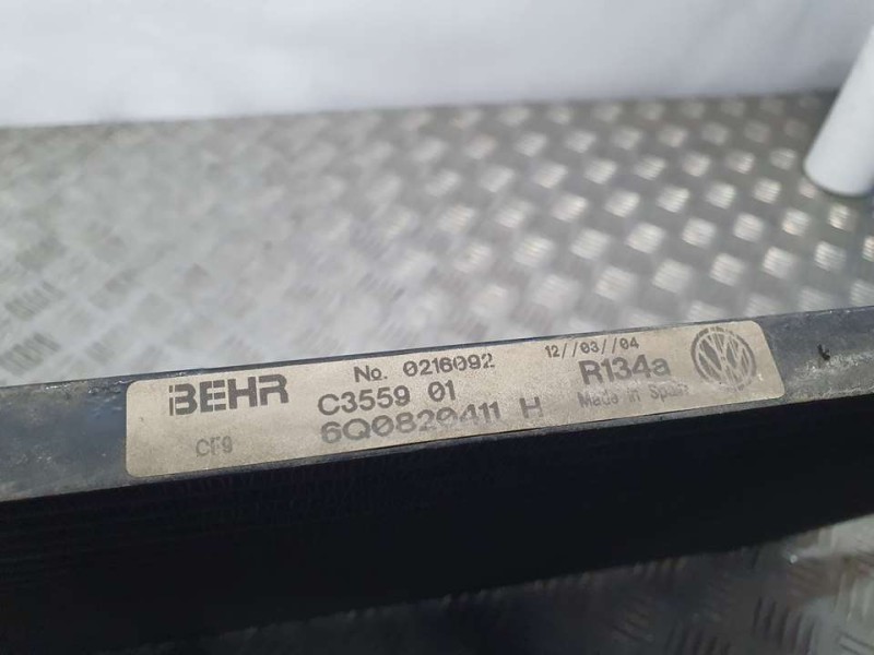Recambio de condensador / radiador aire acondicionado para volkswagen polo (9n1) trendline referencia OEM IAM 6Q0820411H BEHR 