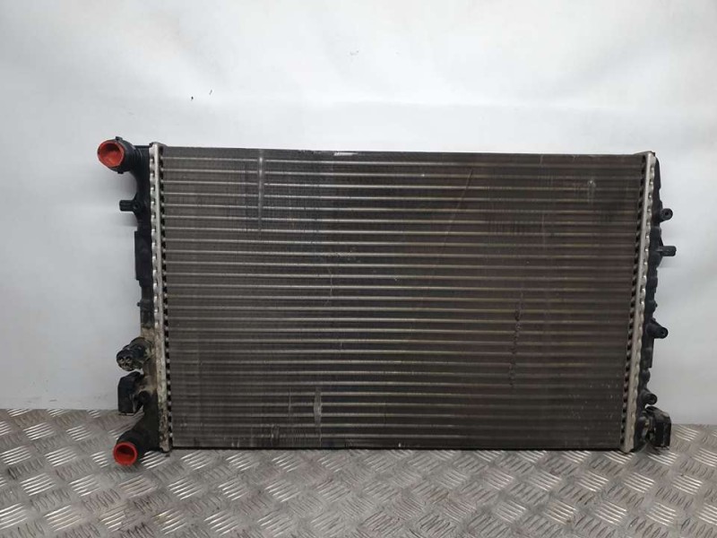 Recambio de radiador agua para volkswagen polo (9n1) trendline referencia OEM IAM 6Q0121253Q 151190070F03 BEHR