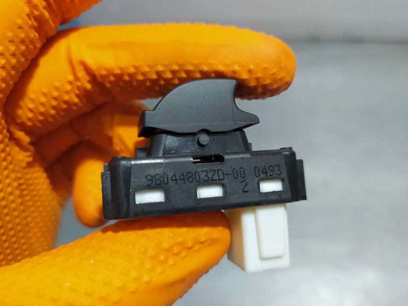 Recambio de mando elevalunas trasero derecho para peugeot 2008 (p1) allure referencia OEM IAM 98044803ZD  